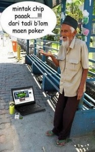 kakek bermain poker